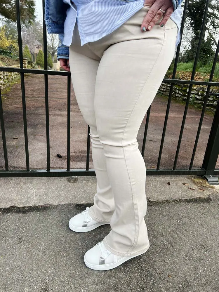 Pantalon beige flare ARIANE - Prêt à porter femme - Jolie forme - Cléstyle Couleur Beige 36 à 60 38