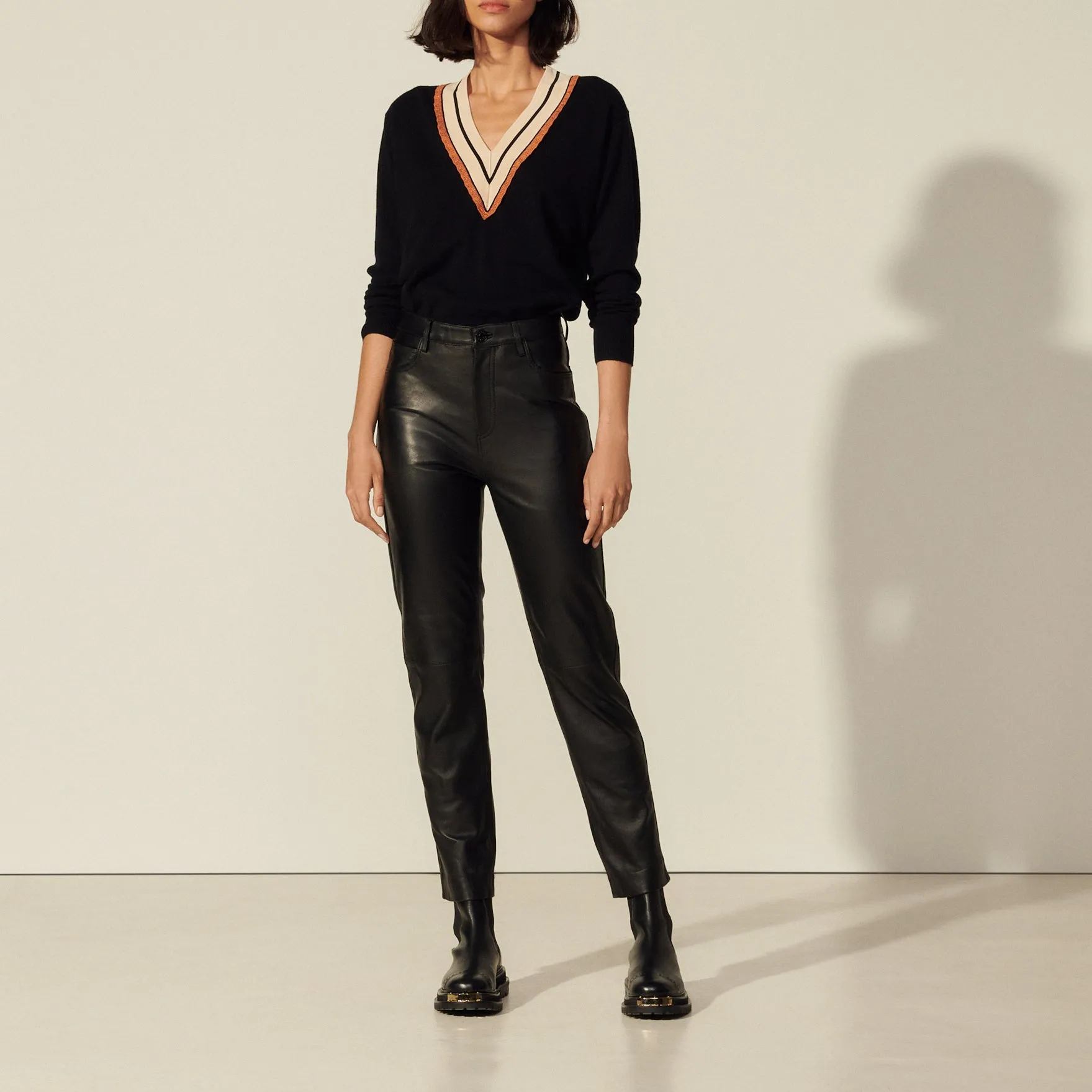 Pantalon en cuir droit à découpes